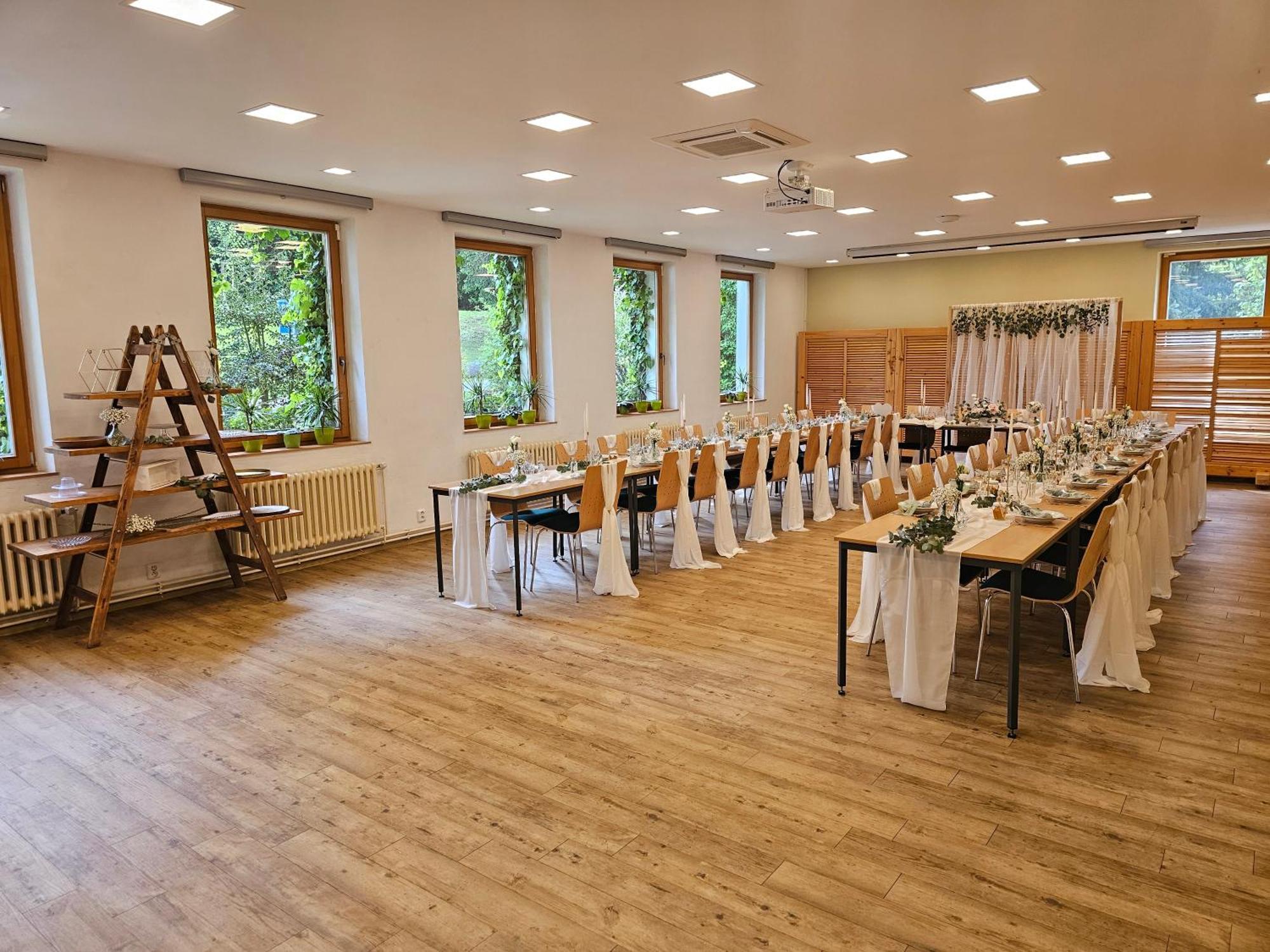 Balonovy Hotel A Pivovar Radesin Buitenkant foto